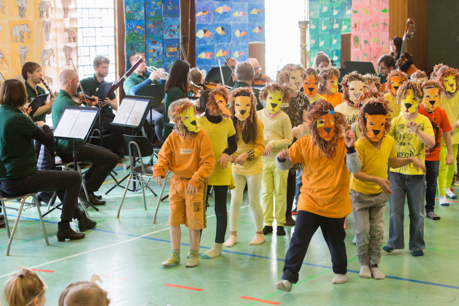 Löwenkinder und Ensemble der Philharmoniker