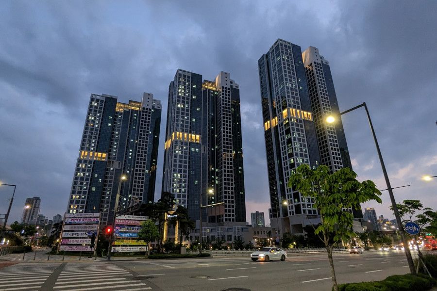 Hochhäuser gibt es viele in Sejong, dafür ist kein Baumälter als 20 Jahre alt.
