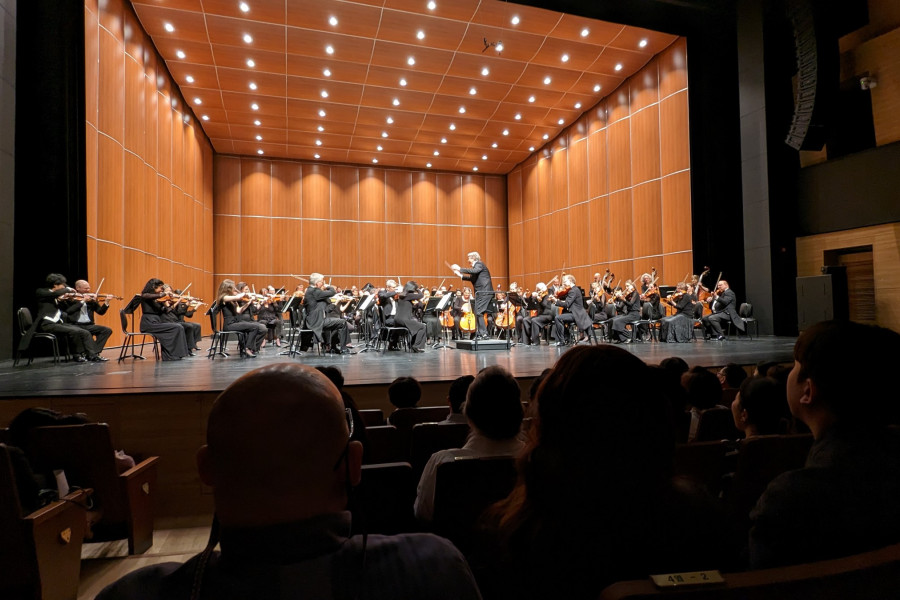 Die Bremer Philharmoniker bei der Zugabe, dem Ungarischen Tanz  No. 5, beim Konzert in Sejong.