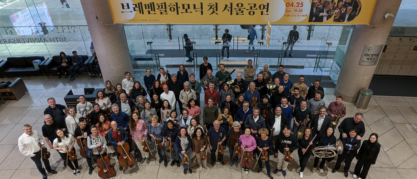 Das Orchester vor dem Konzert in Seoul auf der Südkorea-Reise.